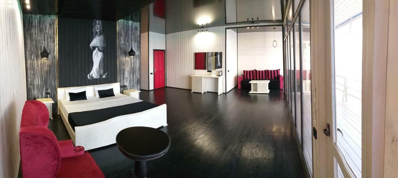 Captain Black Hotel Pizunda Eksteriør bilde